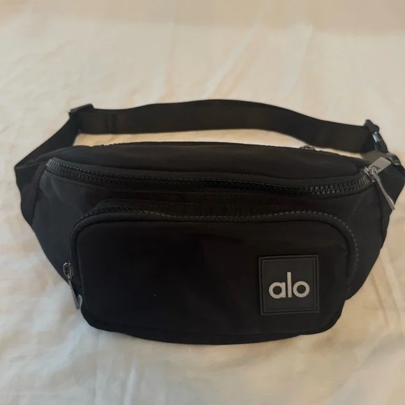 ALO Yoga | Bags | Alo Yoga Explorer Fanny Pack | Poshmark